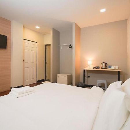 Z Go Inn Bts St Louis Silom V โกอินน์ บีทีเอส เซนต์หลุยส์ สีลม 3 Bangkok Eksteriør billede