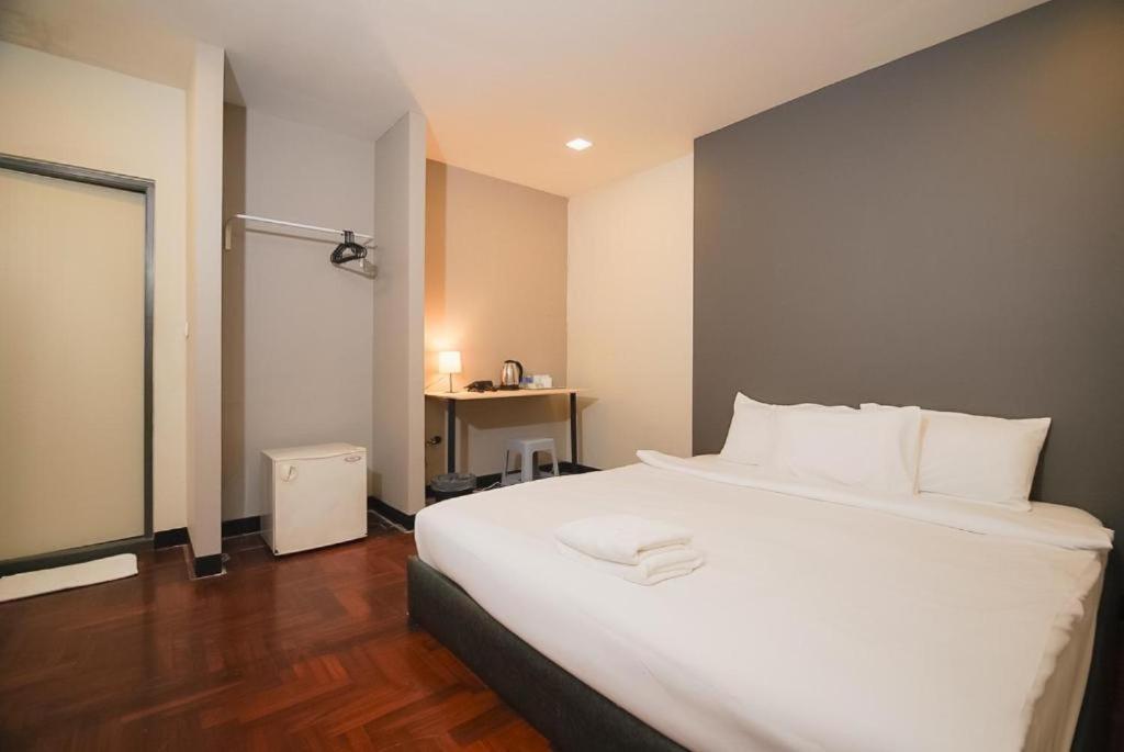 Z Go Inn Bts St Louis Silom V โกอินน์ บีทีเอส เซนต์หลุยส์ สีลม 3 Bangkok Eksteriør billede