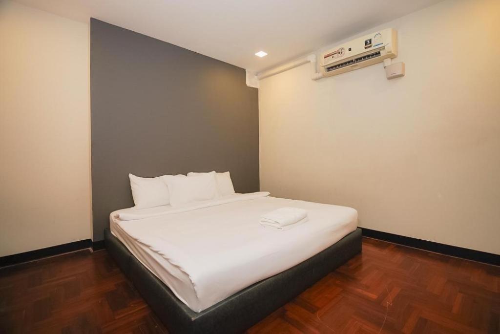 Z Go Inn Bts St Louis Silom V โกอินน์ บีทีเอส เซนต์หลุยส์ สีลม 3 Bangkok Eksteriør billede